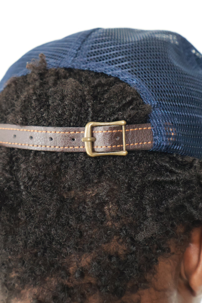 Wake blue 5-panel corduroy trucker cap with breathable polyester mesh back, featuring tonal beige embroidered quote “Single looks good on me”; unisex adjustable snapback hat with pre-curved brim – bold aesthetic, Gen Z streetwear accessory, cotton mesh cap for casual fashion lovers and single life statement style.

baseball millennials couples streetwear style fashion sustainable eco-friendly vacation daily essentials Gen Z cap hat bold statement luxury cool summer clothing trend outfit OOTD