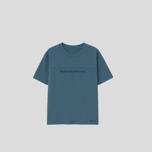 Single Looks Good On Me Tee